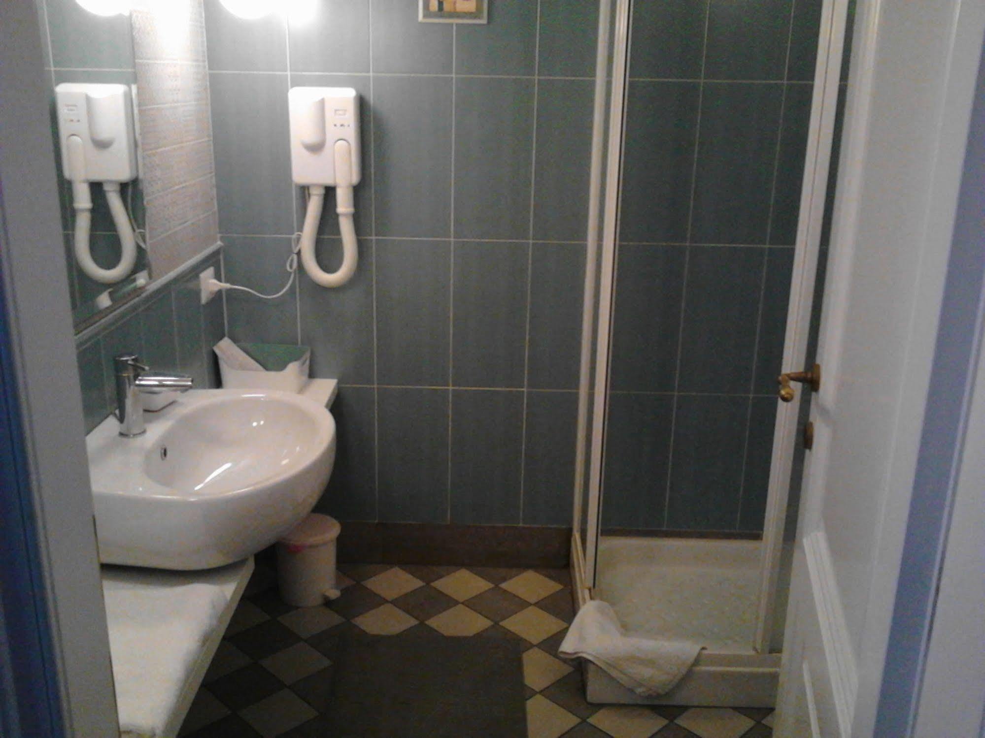 Le Stanze Di Pietro Bed & Breakfast Rome Bagian luar foto